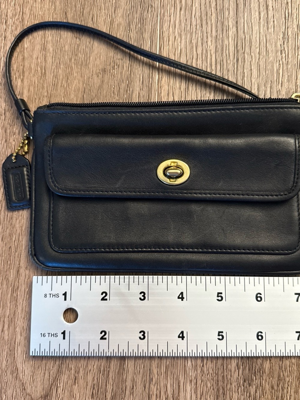 Vintage Coach Black Leather Turnlock Wristlet with GOLD hardware - Picture 8 of 9